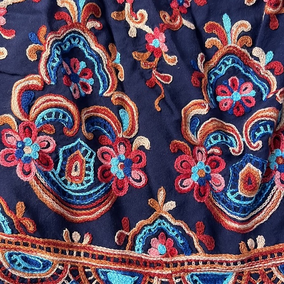 Karen by Karen Kane Embroidered Off The Shoulder Top Size Medium - Picture 3 of 5